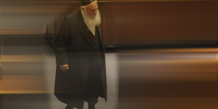 גולדקנופף רקד והקהל שר: נמות ולא נתגייס