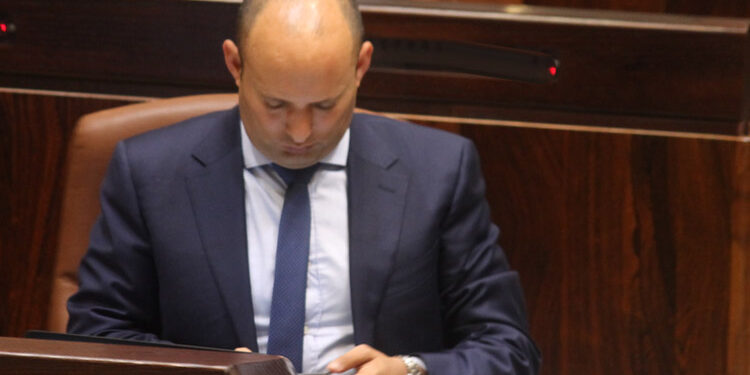 בנט נגד עמית סגל: “הפכת לשופר נרצע”