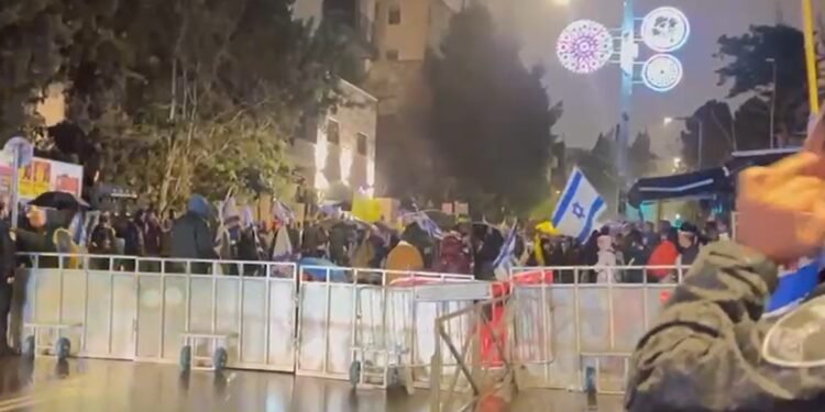 נעצרו 2 מפגיני שמאל שפרצו גדר בסמוך לבית רה”מ