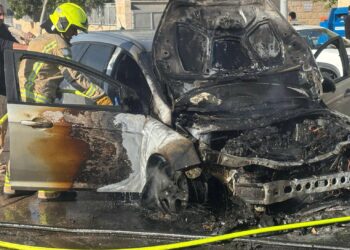 חריש: רכב החל לבעור והיה חשש לבמנה מגורים סמוך