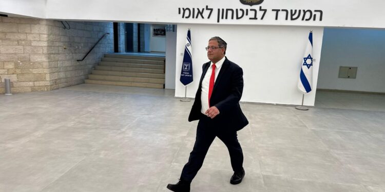 אחרי אישור הכנסת – בן גביר הגיע למשרדו