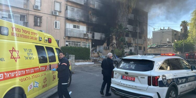 פ”ת: שלושה נפגעים ביניהם אחד באורח קשה מפיצוץ בלון גז