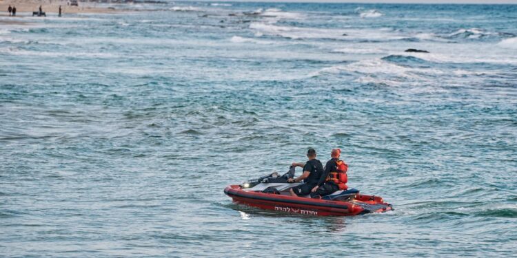 התחדשו החיפושים בחוף חדרה אחר הצוללן ממרכז הארץ