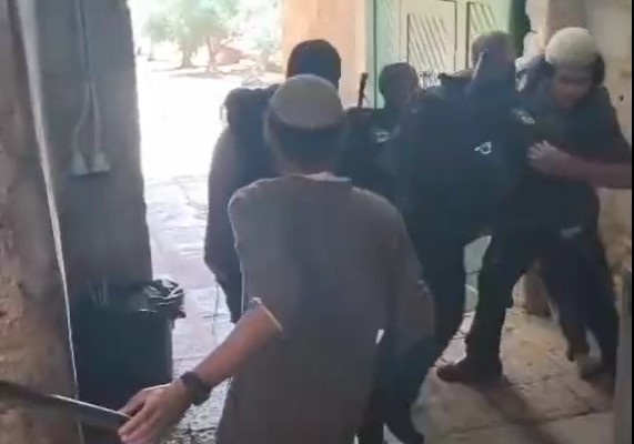 צפו: הבריחו גדי, פרצו את המחסום המשטרתי ונכנסו להר הבית