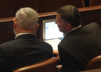 קואליציה בלחץ: נתניהו ייפגש היום עם אדלשטיין ודרעי