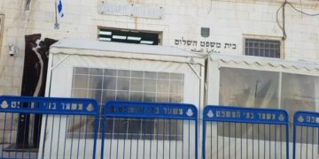 השופטת החרדית שחררה את המאבטח שתקף בכותל