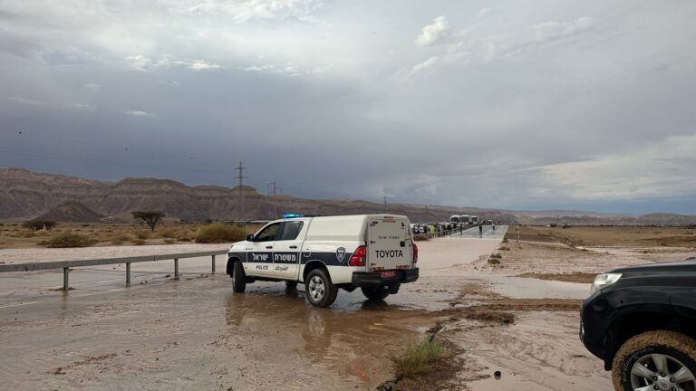 בשל גשמים; הכביש לאילת נחסם לתנועה