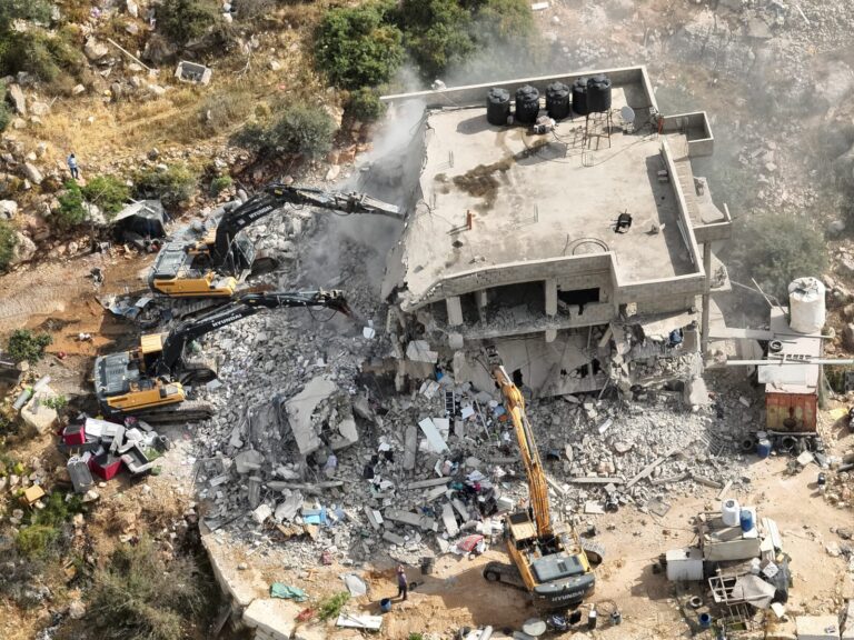 המנהל האזרחי הרס מבנה בן 4 קומות סמוך למקום הפיגוע