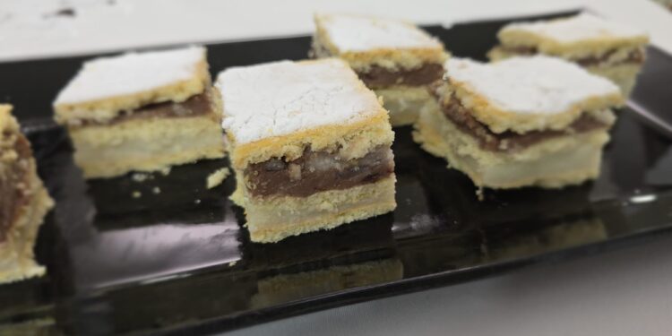 עוגת שכבות וניל שוקולד