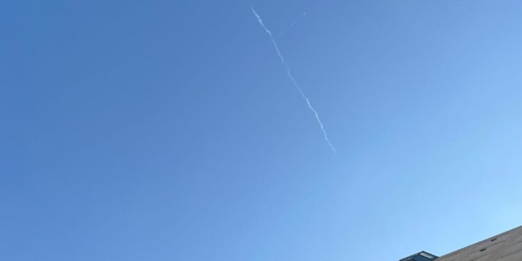 שיבושים באספקת החשמל בדרום – בעקבות פגיעת טיל