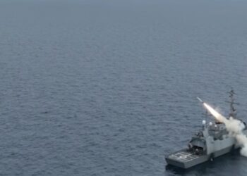 לראשונה חיל הים תקף מטרות בתימן