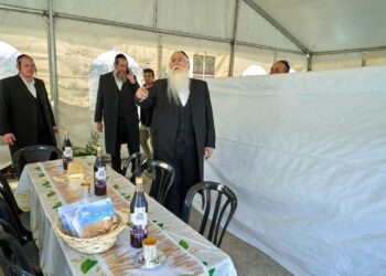 מאות האלפים שצעדו לכותל נהנו מהכנסת אורחים