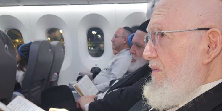 ברקע הגזירות הגר”צ מאזוז המריא למסע חיזוק בארה”ב