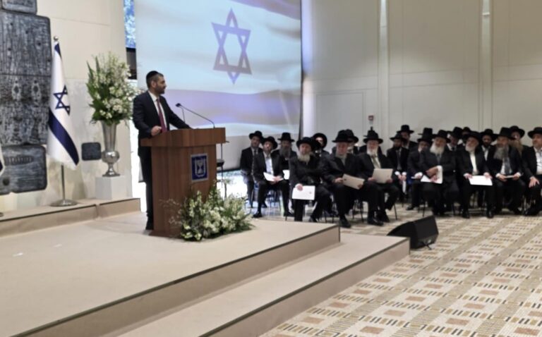 שר הדתות: לא נאפשר פגיעה במעמד בתי הדין