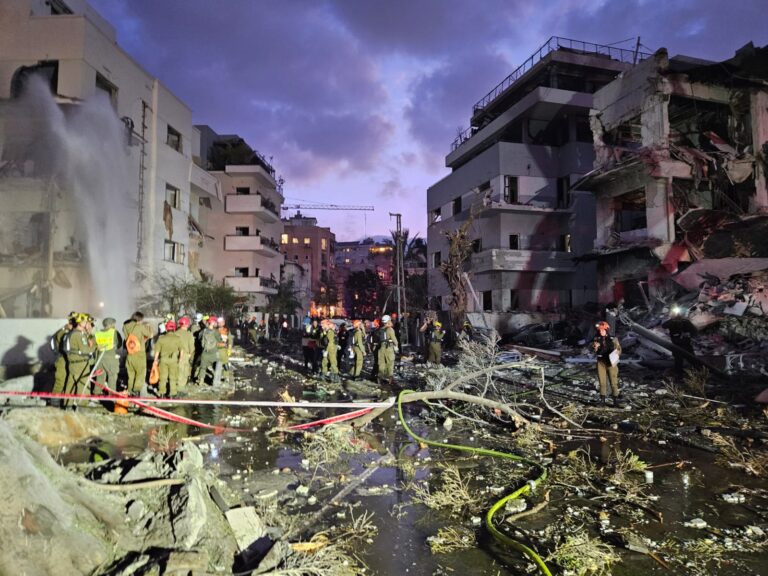 לילה קטלני: 8 הרוגים במתקפת הטילים מאיראן