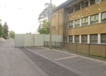 חיפה: שלושה בקבוקי תבערה הושלכו הלילה לעבר ישיבת בעלזא