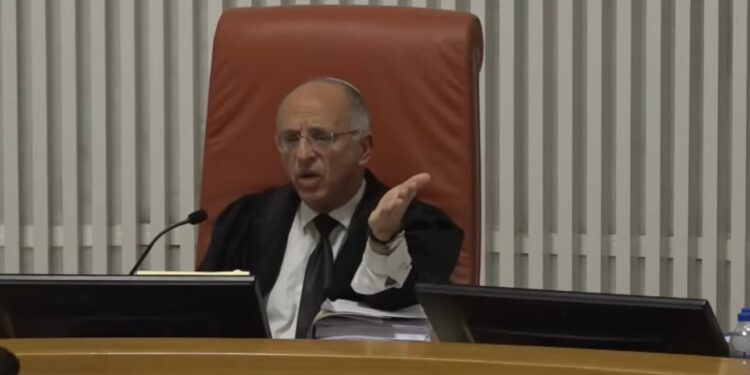 השופט סולברג הוציא צו שמונע את הדחת היועמ”שית