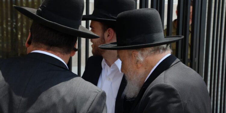 מרן הגרמ”ה הירש שליט”א הגיע לכלא הצבאי לפגוש בבחורים