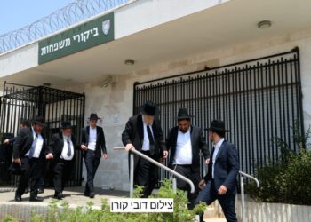 מרן הגרמ”ה הירש שליט”א הגיע לכלא הצבאי לפגוש בבחורים