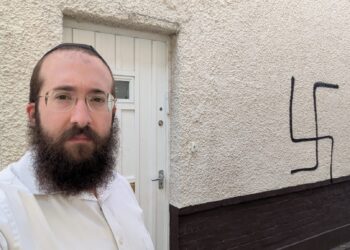 אנגליה: ירי מרובה אוויר וצלבי קרס על בתים יהודים בורנמות’