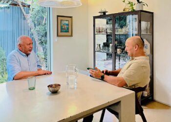 ח״כ אביגדור ליברמן נפגש עם נפתלי בנט