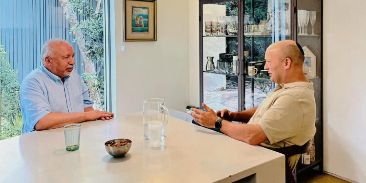 ח״כ אביגדור ליברמן נפגש עם נפתלי בנט