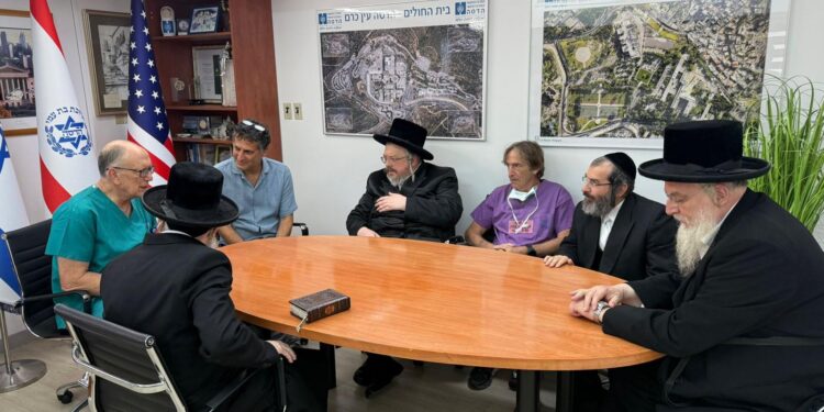 הרופאים עדכנו: הצליח הניתוח של כ”ק האדמו”ר מבעלזא