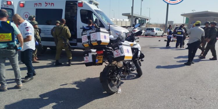 פיגוע במעבר אלבני: שניים נהרגו מירי מחבל