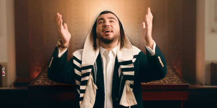 שמעון לוי מגיש גרסה חדשנית ומרגשת ל”הלל קרליבך”