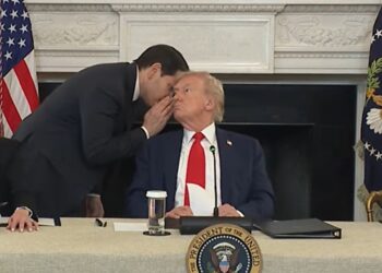 באמצע מסיבת העיתונאים שר החוץ הודיע לטראמפ: יש הסכם