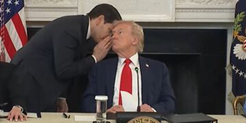 באמצע מסיבת העיתונאים שר החוץ הודיע לטראמפ: יש הסכם