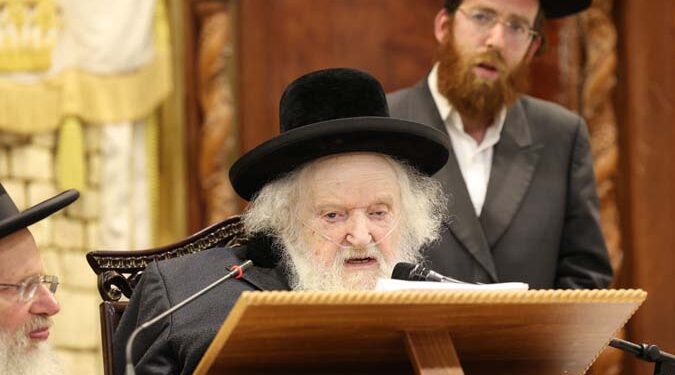 מרן הגאב”ד פרץ בבכי לעיני הקהל העצום וזעק ‘זה גזירת שמד’.