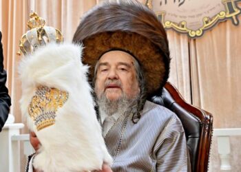 הכנסת ס”ת לזכותו של הגה”ק פאר הרב יעקב מאיר שכטר