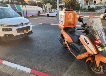 אלעד: בת 20 נפגעה בתאונה ברחוב בן זכאי