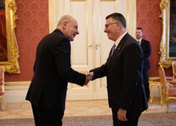 שר החוץ גדעון סער נפגש עם נשיא הונגריה תמאש סוליוק