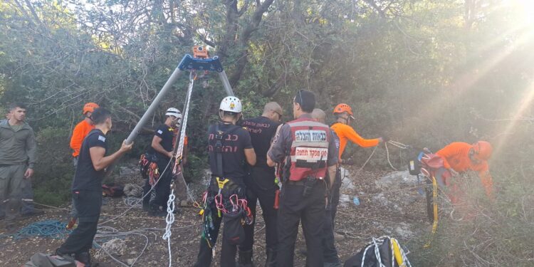 טיול לפנות בוקר: צעיר נפל לבור בעומק שבעה מטרים