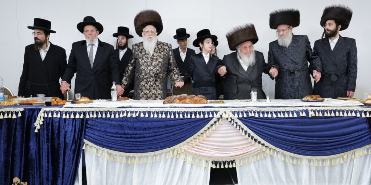 שמחת בר המצווה לנין האדמו”ר מנאראל ונכד האדמו”ר משאץ ויז’ניץ