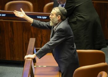 גפני על ליברמן: אתה איש צבוע