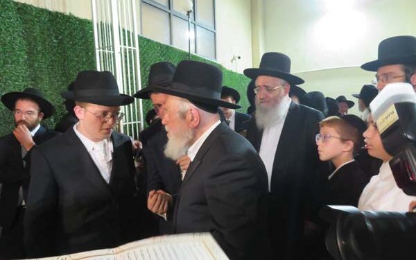 שמחת נישואי נכדו של מרן הגר”י זילברשטיין