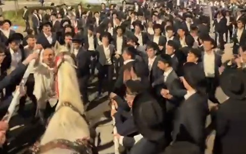 בסוס וכרכרה: כך קיבלו בישיבה את הבחור שהשתחחר מהכלא