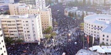 תיעוד מרהיב של גלריית תמונות מעצרת הרבבות