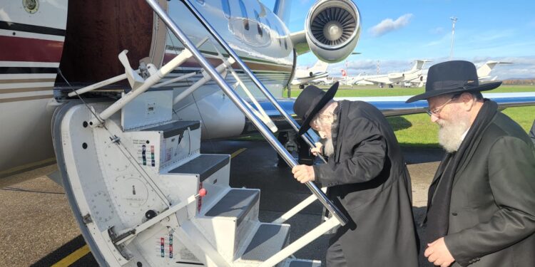 בהתייעצות עם רופא הוחלט על חזרתו של מרן לארץ