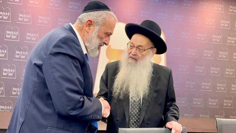 זקן המועצת הפתיע בישיבת הסיעה ואמר לדרעי: "כולנו מאחוריך"