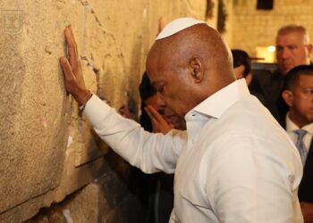 ראש העיר היוצא של ניו יורק בכותל: אני אח שלכם