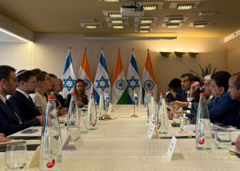 שר האוצר נפגש עם שר המסחר והתעשייה של הודו שהגיע לביקור גומלין בישראל