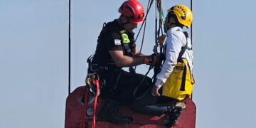 ירושלים: צפו בבחור הישיבה שתקוע בגובה 300 מטר