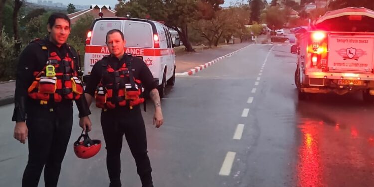 הצפות באלקנה: 10 אזרחים פונו מבתיהם ביניהם אם ותינוקת