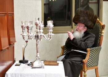 הדלקת נרות חנוכה בחצה”ק קרעטשניף – קרית גת