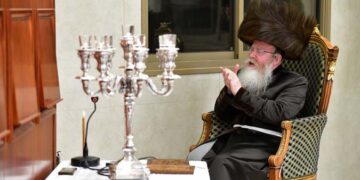 הדלקת נרות חנוכה בחצה”ק קרעטשניף – קרית גת