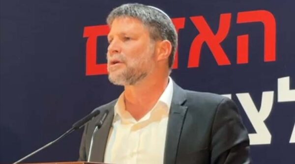 מאיים על המאיימים: סמוטריץ לבנקים: אכפיל לכם את המס